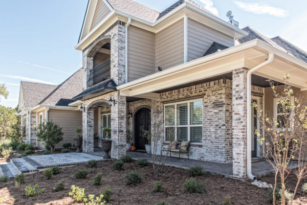 Tri-County Guttering Waco, Texas - Residental White Rain Gutters Installed Waco