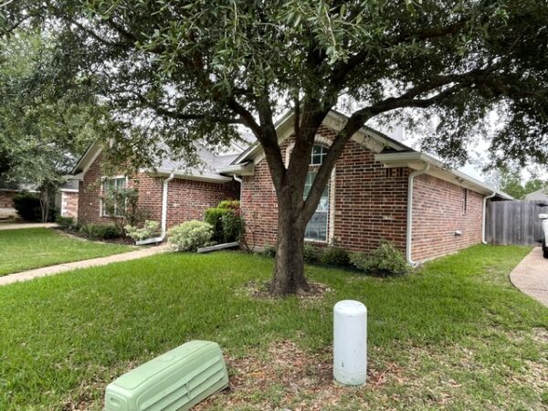 White Gutters & Downspouts Waco, Texas Tri-County Guttering