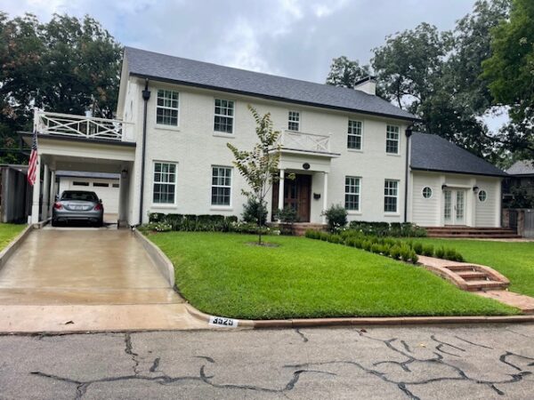 Tri-County Guttering Waco, Texas - Historic Home Rain Gutter Installation