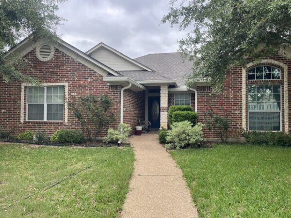 Linen Gutter Color on Brick Home Central Texas Tri-County Guttering Waco